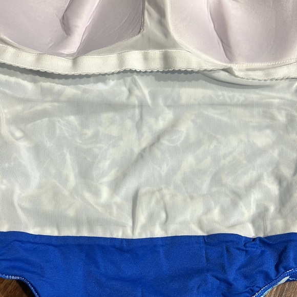 Tommy Bahama Scrolls Shirred Bandeau - Picture 15 of 16